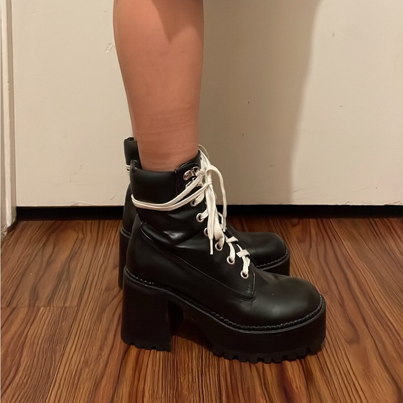 Dollskill Current Mood Chunky Hiker Boots - Picture 6 of 6